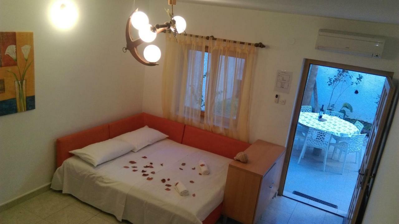 Apartman Restovic Bol Exterior foto
