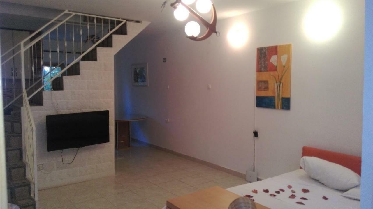 Apartman Restovic Bol Exterior foto