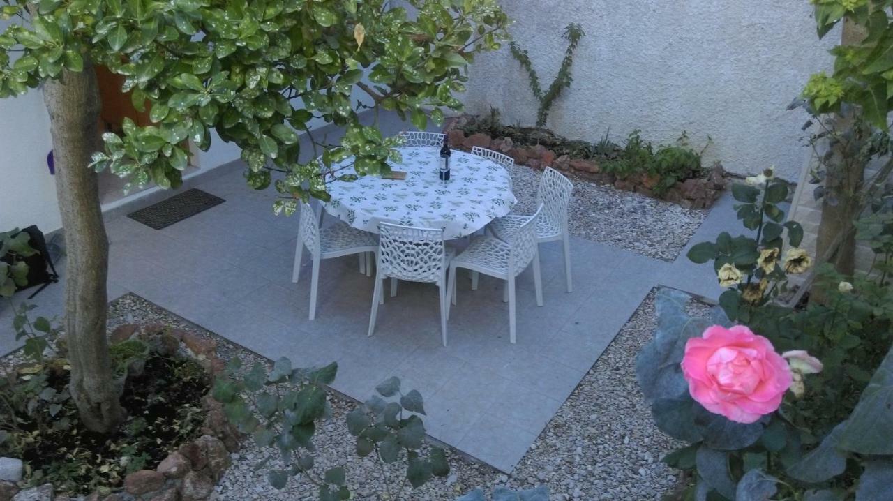 Apartman Restovic Bol Exterior foto